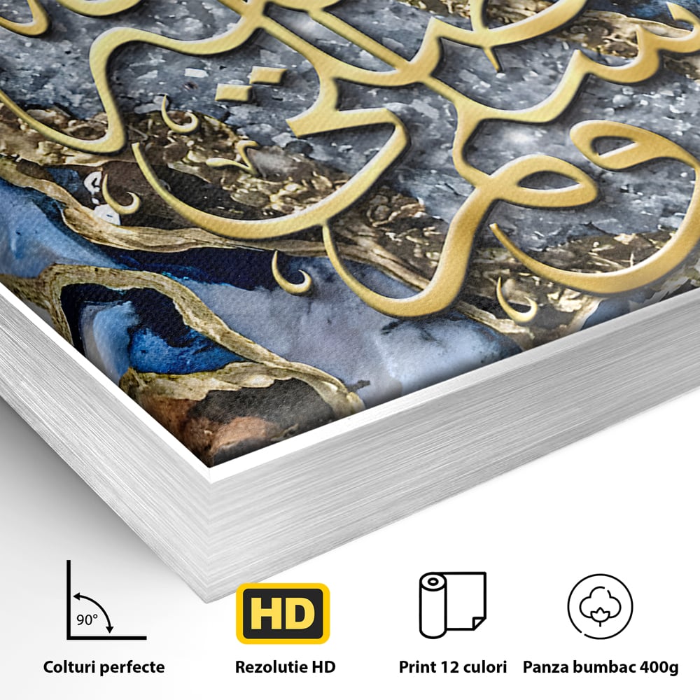 Detaliu al suprafetei: tablou canvas cu litere arabe si efect de geoda, in rama de aluminiu argintiu